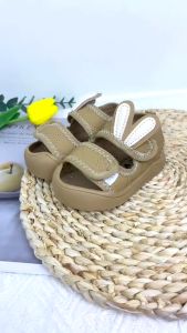 Sandal Tập Đi Đế Mềm Chống Trơn Trượt Mũi Chống Vấp Họa Tiết Tai Thỏ Đáng Yêu Cho Bé Trai Bé GáiGiày trẻ em dễ thương có khóa dán 034