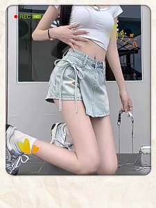 Váy Ngắn Bò Cổ Điển Kiểu Mỹ Nữ Màu Sáng Mùa Hè 2024 Thiết Kế Bất Thường Dây Đeo Mới A Váy Ôm Mông Chữ