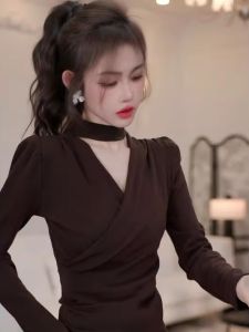 เสื้อยืดคอกว้างแขนยาวผู้หญิงฤดูใบไม้ร่วง เสื้อตัวนอกแบบเข้ารูป ทรงสั้น อบอุ่น ผ้าขนแกะ แฟชั่นเกาหลี