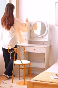 โต๊ะเครื่องแป้ง โต๊ะแต่งหน้า โต๊ะ มีกระจก มีไฟ แถมเก้าอี้ พร้อมชั้นวาง เก็บของ เป็นระเบียบ ดีไซน์สวย โต๊ะกระจก ตู้เก็บของ