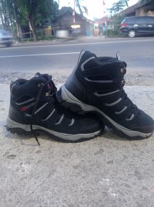 Sepatu Safety Pria Sepatu Ujung Besi Sepatu Kerja Lapangan Sepatu Outdoor Boots Sepatu Pria Hiking