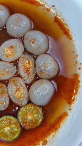 1 Bks Baso Aci Ayam Mini Isi 15 Butir Dengan Kuah Chilli Oil Dan Cabai Bubuk