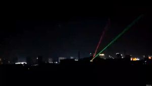 Đèn pin laser 303 cầm tay 3in1 siêu sáng chiếu tâm kim đèn trang trí hoa văn 3D có khóa an toàn
