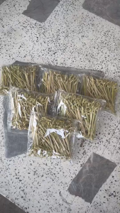 ไม้เสียบหัวน็อต 100 ชิ้น( 12 ซม.) ไม้จิ้มค็อกเทลใช้แล้วทิ้งหรือไม้ไผ่บาร์บีคิวสีธรรมชาติ แบบดาบ