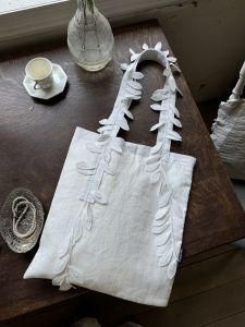 White Linen Single Shoulder Bag Embroidered Lace Shape of the Wind Artistic Retro  Cotton Canvas Bag for Youth