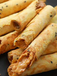 XUNCUIJI | Chocolate and Salted Peanut Center Filled Egg Roll Biscuit