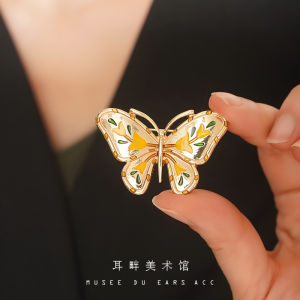 Gold Painted Butterfly Brooch Pin Ethnic Style Womens Fashion Accessory Design Unique Vintage Cute Clip-On Pin for Ladies