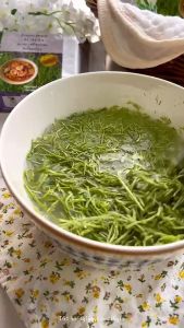 อีทสิไทย - รากผักชีฟรีซดราย 4g (Freeze Dried Coriander Root) - ราคาประหยัด