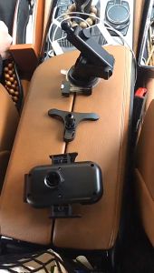 Giá đỡ điện thoại trên ô tô kẹp cửa gió điều hòa vừa có thể để thành taplo ô tô xoay 360 độ thiết kế hiện đại thông minh.