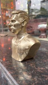 Tượng chân dung messi bằng đồng (DxRxC 14x7x15cm nặng 1kg)