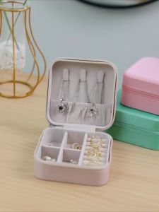 Hộp Đựng Nữ Trang Thiết Kế Mini Bề Mặt Mềm Mịn Thiết Kế Khoá Kéo Tiện Lợi Nhiều Màu Lựa Chọn 9.5 x 9.5 x 5cm