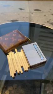 กล่องใส่บุหรี 3IN1 ไฟLed กันกระแทก อลูมิเนียมทนทาน บรรจุได้ 10 ม้วน ใช้งานง่ายน้ำหนักเบา