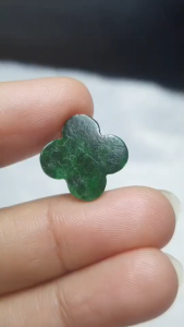 J463 หยกเป็กเซ็งพม่า เขียวเข้ม ส่องไฟเขียวสว่าง