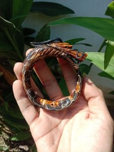 Akar bahar merah ukir naga sisik