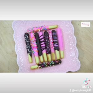 สินค้าขายดี!! ขนมปังกรอบ "ไผ่สีทอง" หวาน กรอบ อร่อย หอมนมเนย"