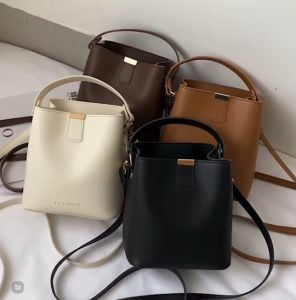 Mayley พร้อมส่ง🎀 กระเป๋าสะพายข้าง ทรงบักเก็ต สวยมาก มีสายให้ 2 แบบ(สายยาว/สายสั้น) สไตล์เกาหลี หนังPU มีให้เลือก 4 สี