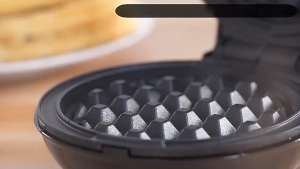 Mini Electric Waffle Maker Non-Stick Pan Easy Clean Portable Breakfast Maker for Kids Pancake Eggcake