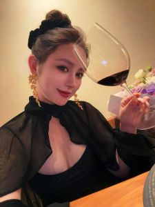 ชุดสองชิ้นผ้าชีฟองสีดำสำหรับผู้หญิงในฤดูใบไม้ร่วง เสื้อเชิ้ตสายเดี่ยวและเสื้อกั๊ก ชุดทำงานลำลอง ทรงสลิมฟิต