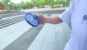 ของเล่นบินได้สำหรับเด็ก สปินเนอร์บิน Flying Fidget Spinner ของเล่นเทคโนโลยีดำ หมุนเหวี่ยงลดเครียด มีไฟ ไจโร ของเล่น