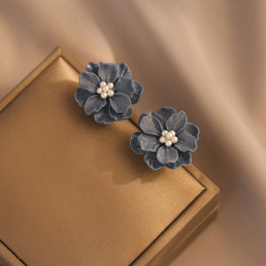 Fresh Blue Flower Stud Earrings Small Female Earrings Easiest for Match Niche Style Design Earrings Mosquito Coil Non-Piercing Ear Clip