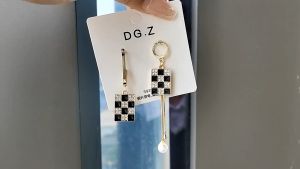 good 999 18K GOLD Fashion Asymmetric Zircon Checker Creative Design Sense Earrings ES69137