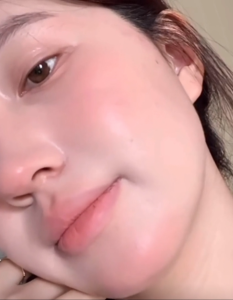 Long-Lasting Liquid Blush: Highly moisturizing formula waterproof and sweatproof long-lasting color. Suitable for everyday light makeup casual outings or touch-ups anytime anywhere effectively brightening the complexion.