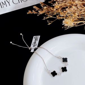 Gelang Tangan Wanita Titanium Anti Karat / Gelang Serut Clovr Mata Hitam / Gelang Titanium Asli