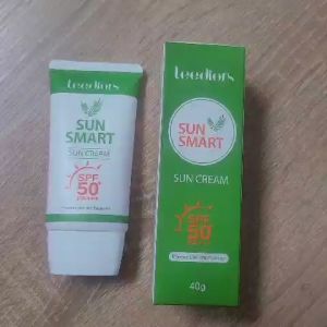 Kem chống nắng SPF50+ PA+++ Leediors bảo vệ tia UVB 50 lần nhập khẩu Hàn Quốc sản phẩm chính hãng công ty an toàn cho mọi loại da