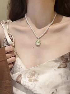 Dây chuyền ngọc trai hoa hồng Pháp nhẹ nhàng cho phụ nữ 2025 dây chuyền xương đòn mới phổ biến thiết kế niche dây chuyền cổ cao cấp