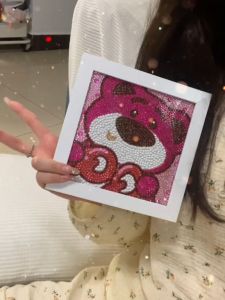 Set trọn bộ tranh đính đá hình thỏ con đáng yêu cho bé tặng kèm khung có kính và giá đỡ làm xong trang trí phòng học