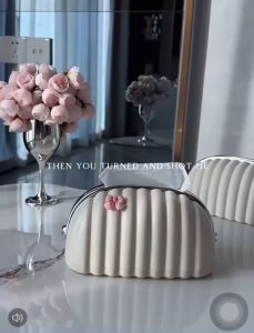 ไอที กล่องทิชชู ด้านล่าง ช่วยเยี่ยมให้หยิบทิชชู่ ที่ดีไซน์เรียบหรู ตั้งวางได้ทุกที่