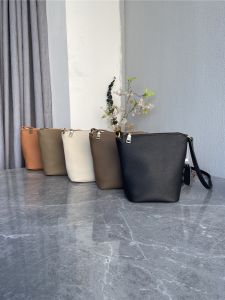 New Arrival Export Export Niche Style Western Style Fashion Minimalist Casual and Lightweight Crossbody Pure First Layer Cowhide Small Bucket Bag