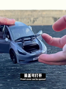 1:24 Scale Tesla Model Y Alloy Toy Model Car Diecast Pull Back Vehicle Model with Sound Light Toy for Boy Birthday Gift Souvenir