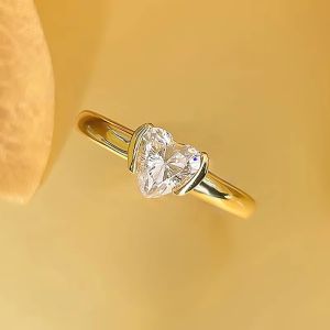 Huirtan Chic Heart Cubic Zirconia Women Rings Gold Color Statement Finger Accessories Love Proposal Engagement Jewelry