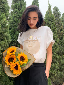 Song Xiaoniu ผู้หญิง หลวม เสื้อยืดแขนสั้นคอกลมพอดี หลากหลาย ทันสมัย ความยาวปานกลาง ดีไซน์ ฤดูร้อน เสื้อท่อนบน