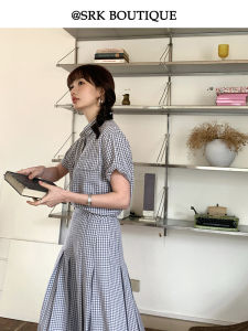 SRK ชุดฤดูร้อนเสื้อเชิ้ตแขนสั้นลายสก๊อตสีดำและสีขาวสไตล์ฝรั่งเศสแมทช์ลุคง่ายสำหรับผู้หญิงกระโปรงเอวสูงจับจีบใส่ทำงานใส่แล้วดูผอมเพรียว