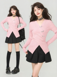 KEIKO | Butterfly Buckle V-neck Knitwear Slim Fit