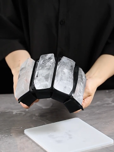 BLIVO【พร้อมส่งจากไทย】ถาดน้ำแข็ง 4/6ช่อง วัสดุ ผลิตจากซิลิโคน ยืดหยุ่นได้ดี ไม่เสียรูปง่าย น้ำแข็งก้อนแยกออกง่าย