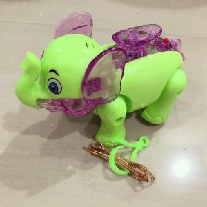 Mainan Gajah Lampu Musik dan berjalan