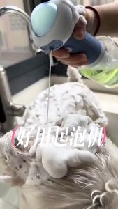 Máy tạo bọt sữa tắm dành cho thú cưng giúp tạo bọt mịn hơn để tắm rửa cho chó mèo dễ dàng hơn