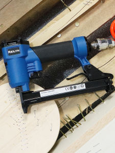 เบาะลูกสูบ PNEUMATIC Staple Gun 8016 Staple MINI Stapler สำหรับฐานเครื่องมือสูบลมยิงเข็มแหล่งจ่ายไฟเปลี่ยนชิ้นส่วน