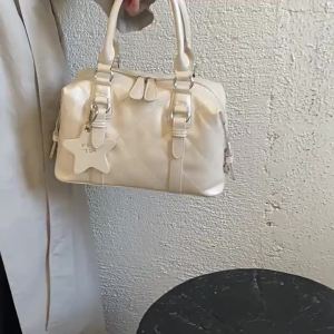 Women Quilted Patent Boston Handbag Shiny Faux Leather Cylinder Shoulder Purse with Star Tag Charm Detachable Crossbody Strap
