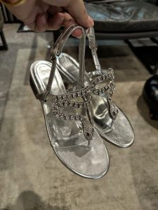 รองเท้าแตะหัวงูเพชรสีเงิน ผู้หญิง รองเท้าโรมันแบน ฤดูร้อน รองเท้าส้นเตี้ยลมนางฟ้าสไตล์ใหม่เวอร์ชั่นเกาหลี ทันสมัย