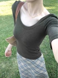 Slim Fitting U-Neck Short Sleeve T-Shirt for Women
