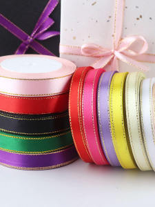 กว้าง 1 ซม. ขอบทองคู่สีแดง ผ้าซาติน ริบบิ้นด้ายสีทองริบบิ้นที่มีสีสันเค้กคริสต์มาส 1.5 บรรจุภัณฑ์ ผ้าไหม ริบบิ้นตกแต่ง Diy