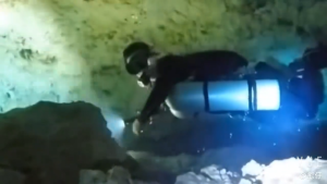 NEW COD TaffLED Senter Selam + Baterai 18650 + Charger LED Diving Waterproof L2 1200 Lumens - G300