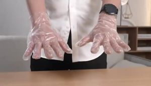 【COD】100Pcs/Pack High Quality Disposable  Clear Plastic Gloves Fits Most Food Safe Prep Handling Kitchen Housework Cleaning Hairdressing Use Disposable Cooking Food Plastic Glove cleaning gloves of Kitchen/Cleaning/Food Preparation/Hairdressing