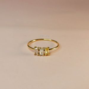 BBแหวนสแตนเลสคริสตัล3สีโทนสีพาสเทล วัสดุ สแตนเลส ไม่ลอกดำ ประดับคริสตัล3สี วงเล็กๆ น่ารัก Size.6.7.8. Us