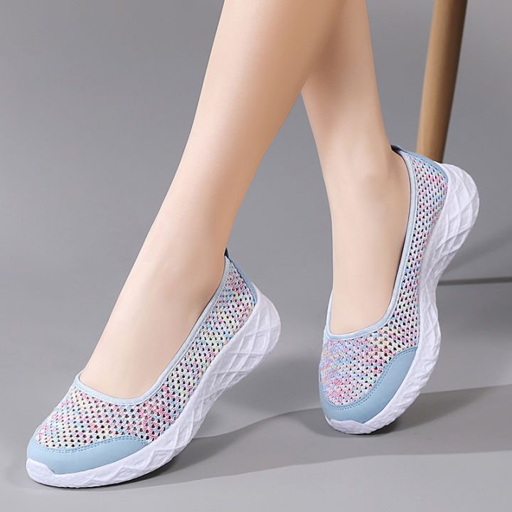 Women's%20Slip-On%20Sports%20Shoes%20Summer%20New%20Style%20Comfortable%20Lightweight%20Soft%20Bottom%20Breathable%20Mesh%20Mother%20Casual%20Shoes%20-%20Image%205