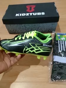 KIDZTUBS Sepatu Bola Anak Paket Komplit Sepatu Bola Tas Skin Deker Kaos Kaki Usia 6-10 Tahun Size 28 29 30 31 32 33 34 35 36 37 KDZ1024011525